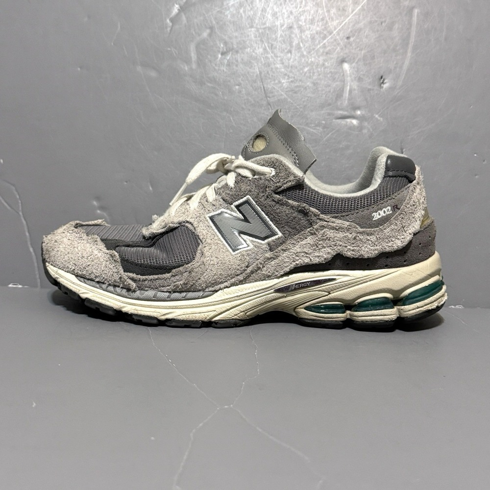New Balance 2002R Protection Pack Rain Cloud M2002RDA Men's Size 7.5 Distressed